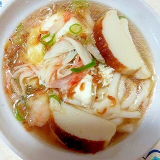 うどん　桜エビ小エビ刻みネギ卵カニカマ蒲鉾入り